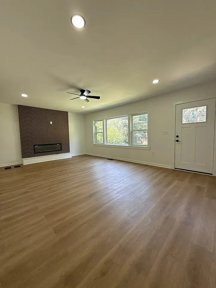 3 bed, 1424 sqft, $2,500 — Photo 2