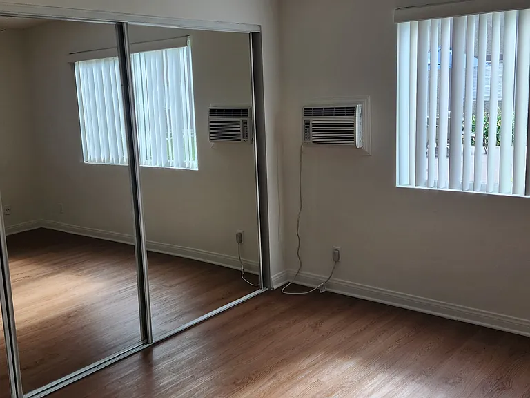 Sherman Pines Apartments — Photo 11
