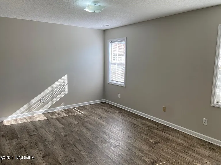 401 Sumrell Way — Photo 13