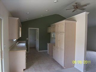 4th image of 23051 Oakleaf Dr N