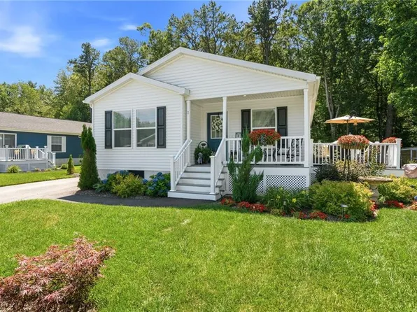 1 Cheryl Ln, Coventry, RI 02816