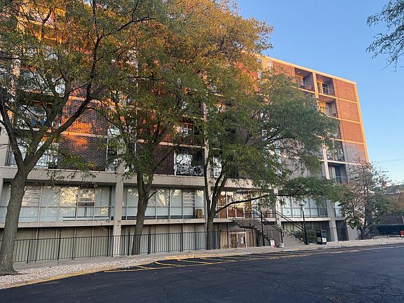 2nd image of 1043 S York Rd APT 411