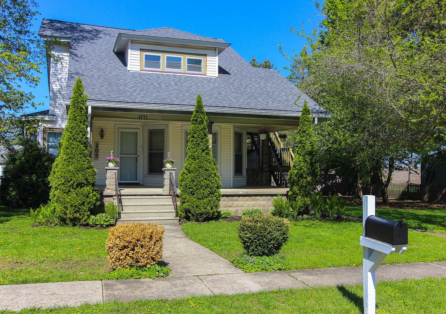 205 N Pine St, Waterman, IL 60556 Zillow