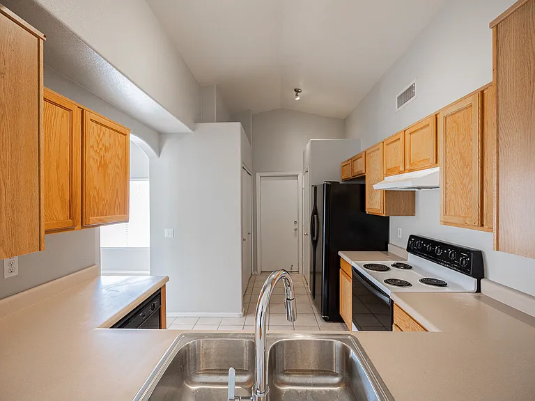13344 W Desert Ln — Photo 10