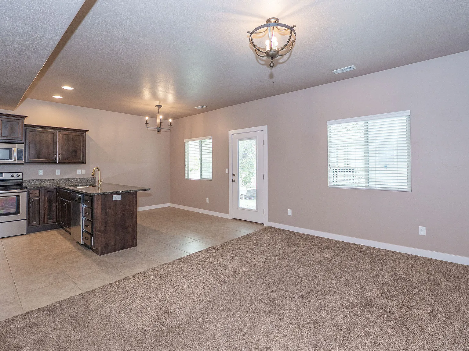 3 bed, 2.5 bath, 1445 sqft, $2,100 — Photo 1