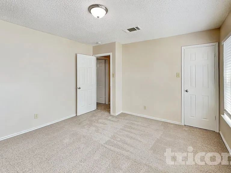 8055 Chestnut Cedar Dr — Photo 12