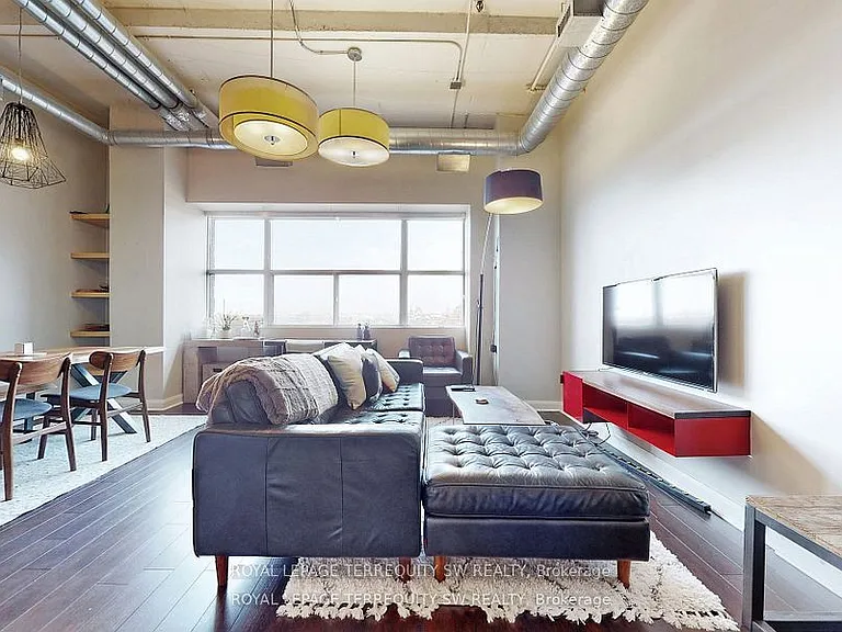 700 King St W #1101 — Photo 4