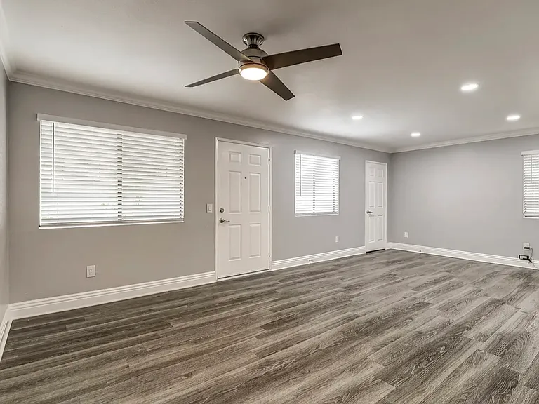 Vista Springs Apartments — Photo 40