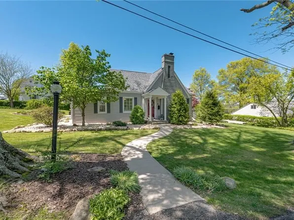 203 Central Ave, Rostraver Township, PA 15012
