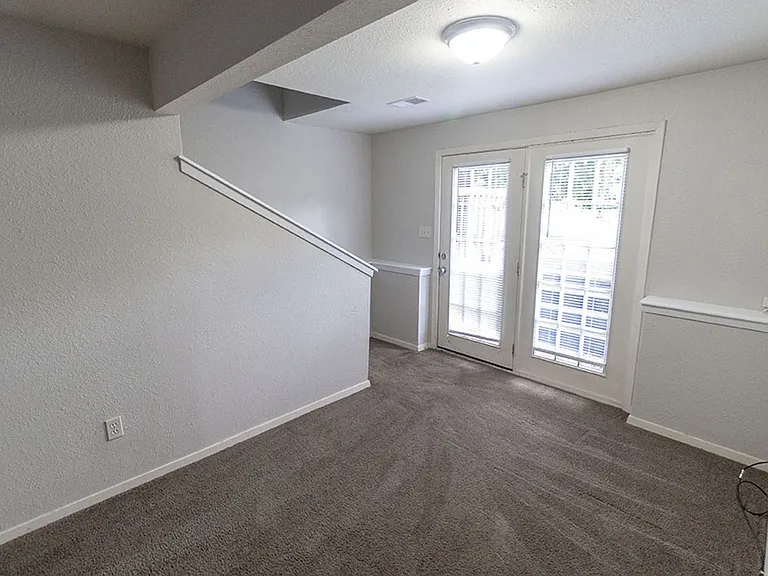 1015 W Ash St — Photo 21