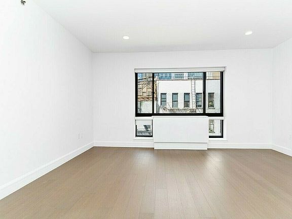 4th image of 311 W 50th St APT 2Q