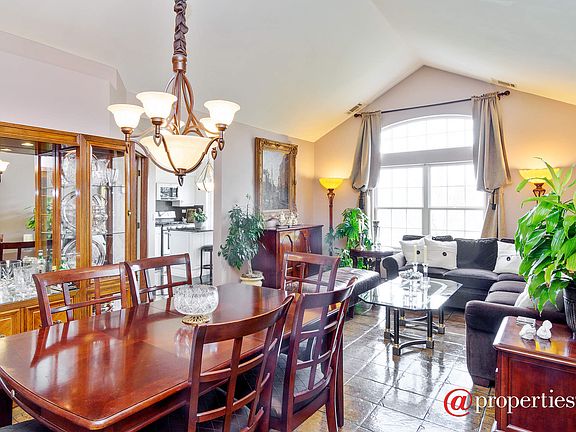 Living Room / Dining Room