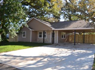 637 Harvey St, Clute, TX 77531