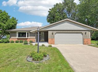 3454 E Carollton Dr, Oak Creek, WI 53154