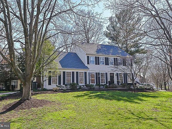 2nd image of 14505 S Hills Ct
