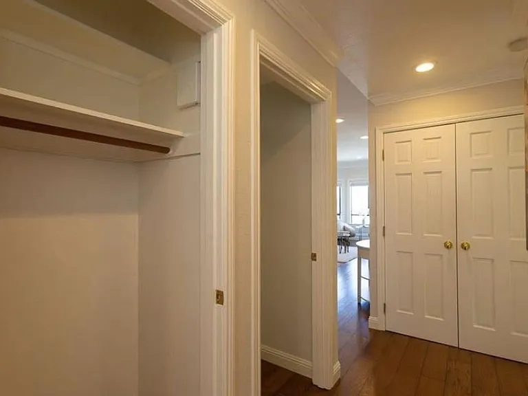 1461 Broadway — Photo 12