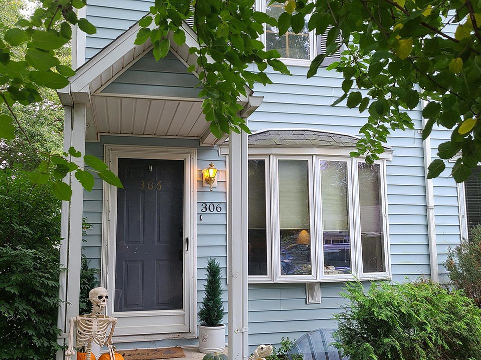 1st image of 306 E Ann Arbor Trl