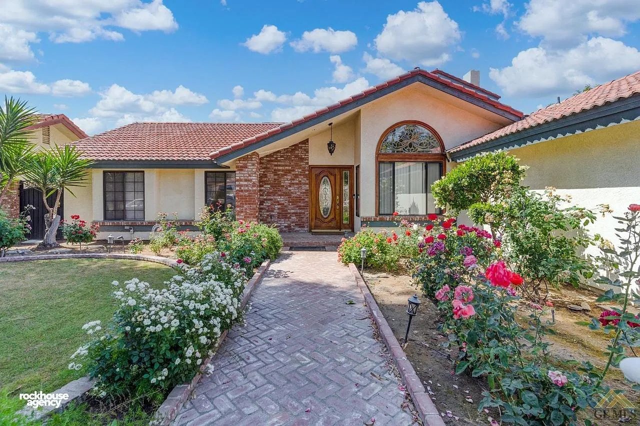 5 bed, 3307 sqft, $3,500 — Photo 2
