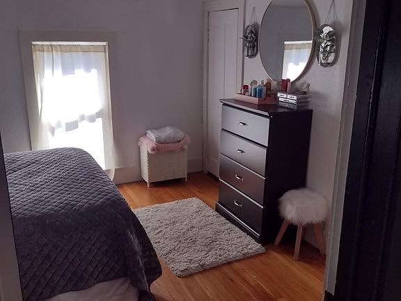4th image of 1417 1/2 Main St E #1417-1/2