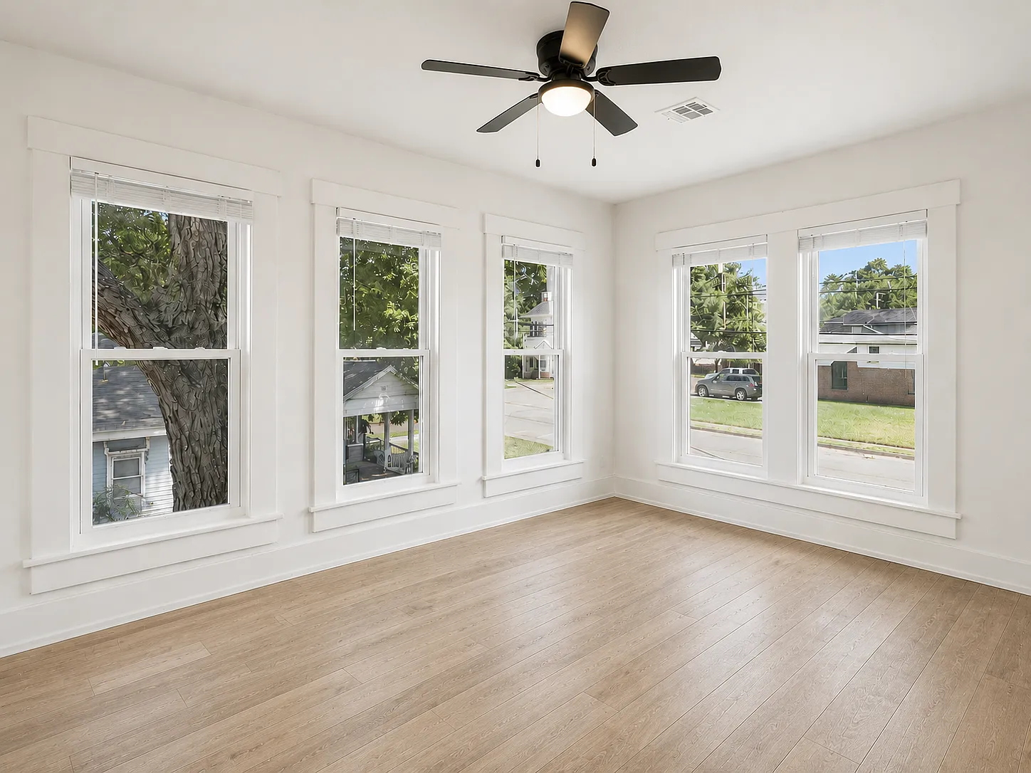 3 bed, 1200 sqft, $1,899 — Photo 4