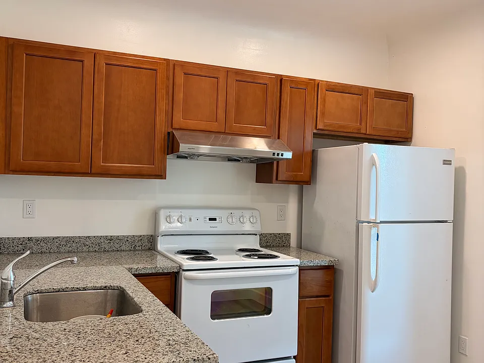 1435 1st Ave #4