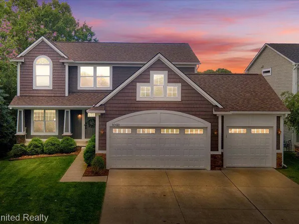 1092 Riverstone Cir, Milford, MI 48381