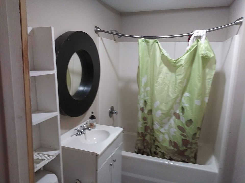 1st image of 1538 W Oak St