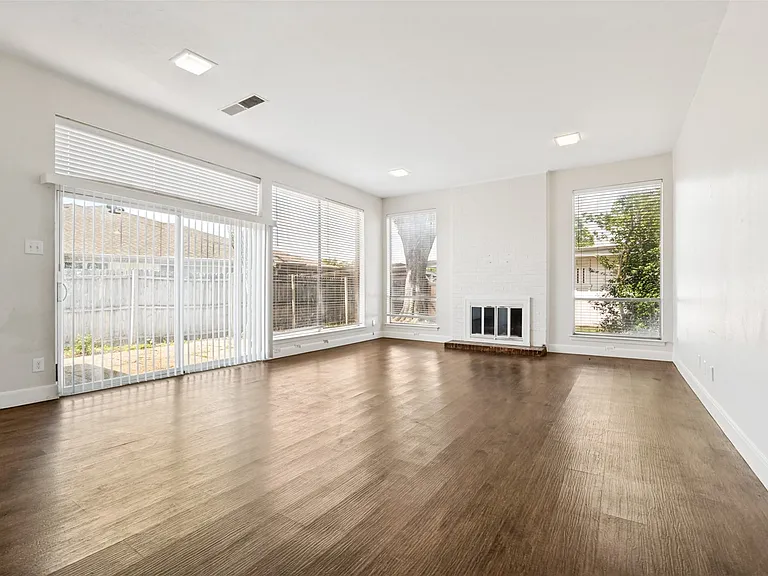3611 Stables Ln — Photo 5
