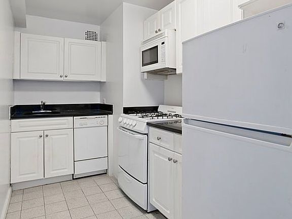 4th image of 4 W 104th St