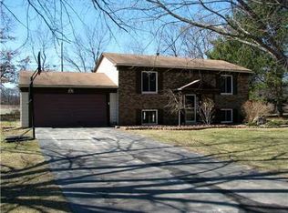 908 Del Sher Dr, Brighton, MI