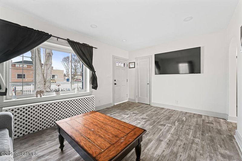 4th image of 2649 1st Avenue