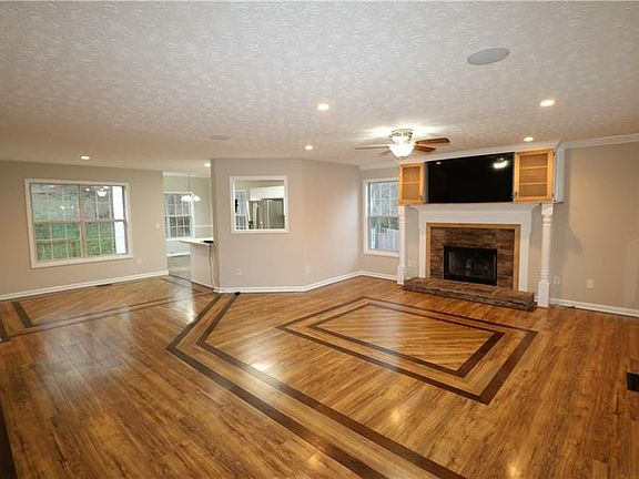 4th image of 66 Walnut Cv