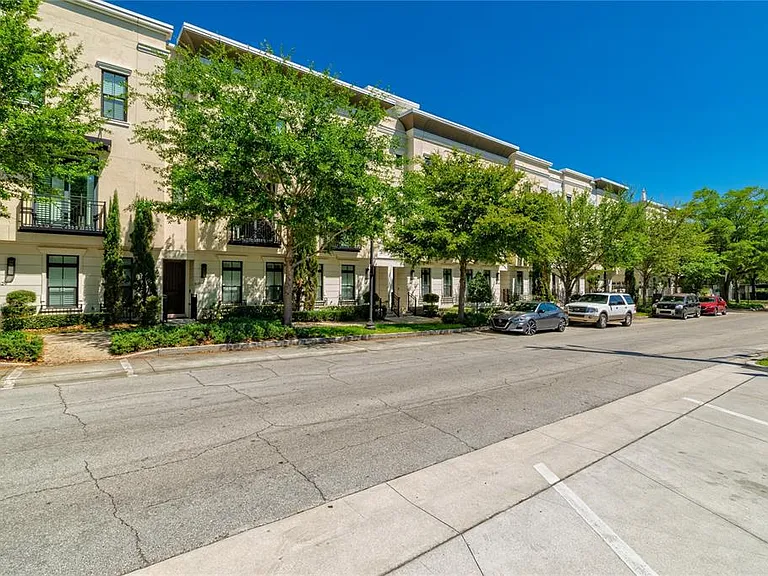 653 E Jackson St — Photo 5