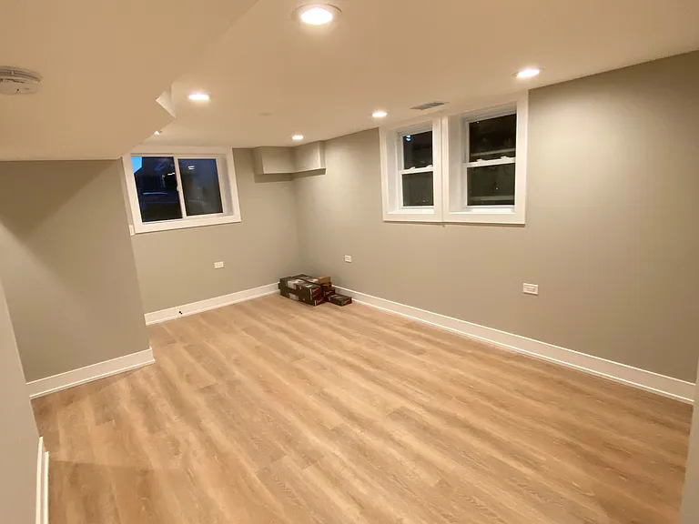 5524 W Sunnyside Ave #G — Photo 16