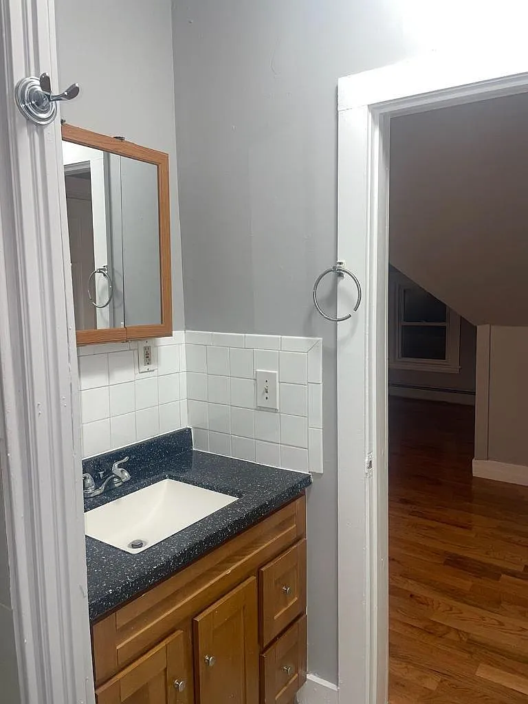 65 Fowler St — Photo 2