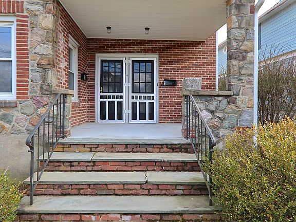 Front entrance, each unit has their own front door