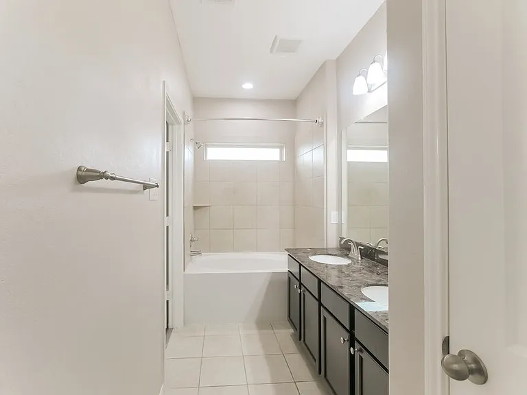 339 Sea Breeze Dr — Photo 13