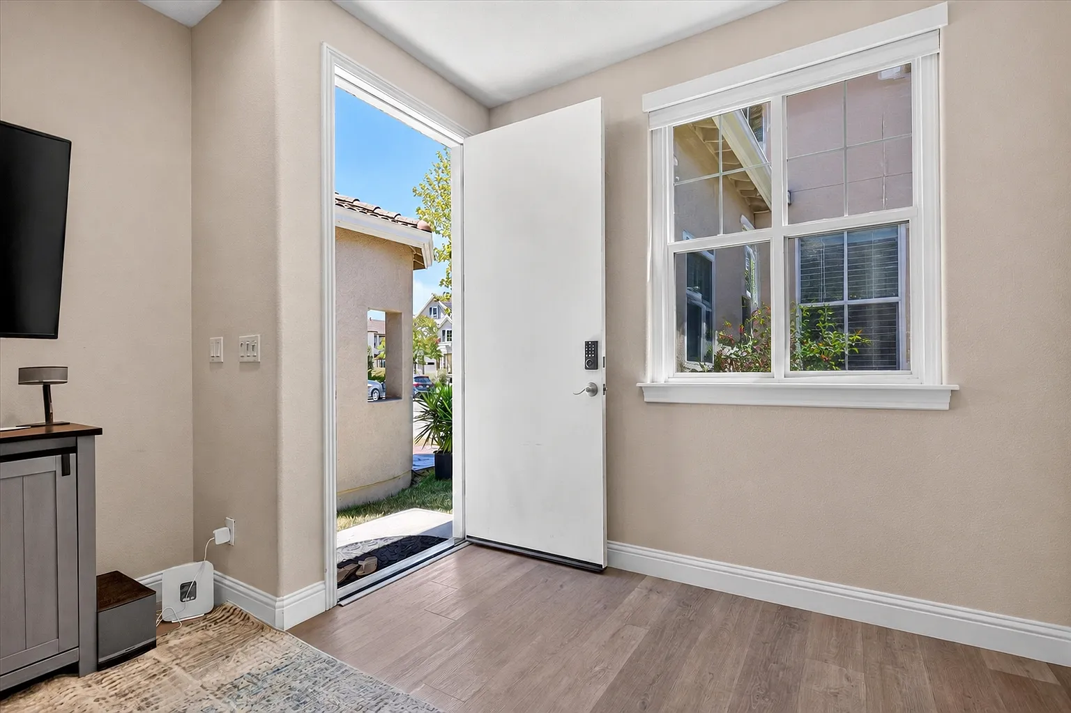 1 bed, 760 sqft, $2,450 — Photo 4