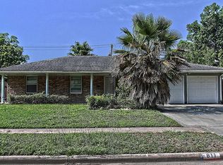 811 Peach Spring Dr, Houston, TX 77088