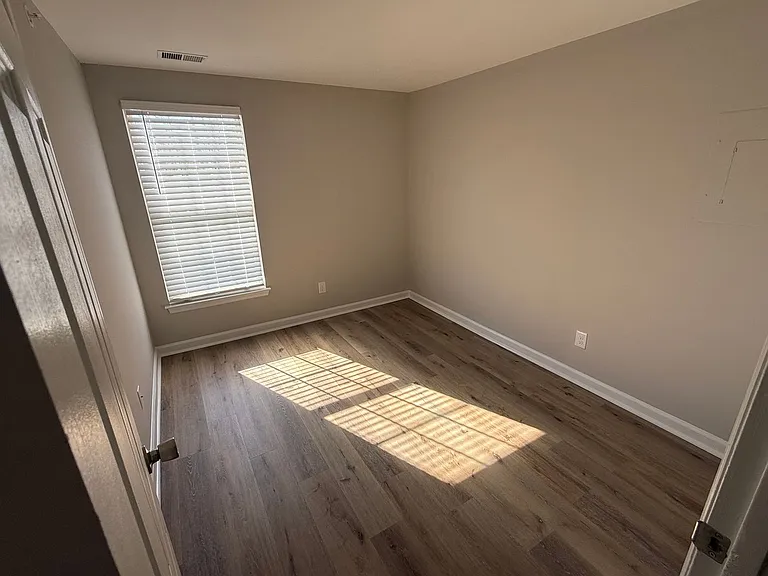 1604 Arlyn Cir #J — Photo 21