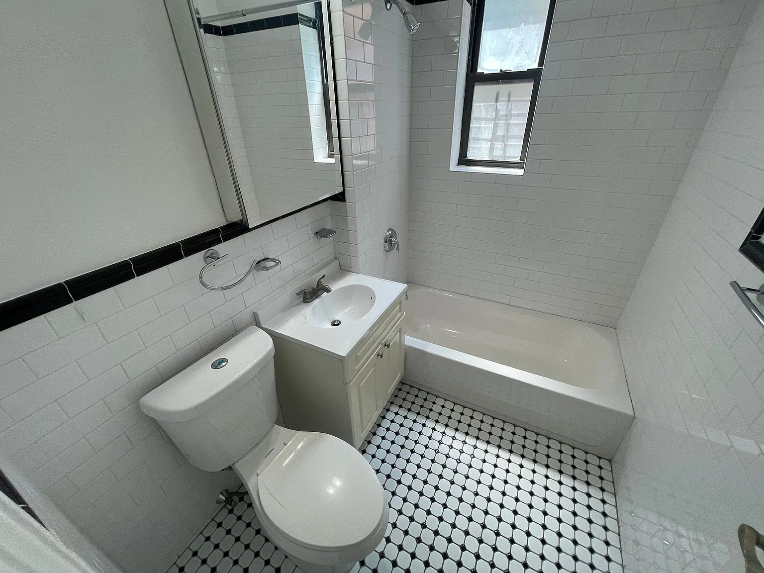 1 bed, 900 sqft, $2,450 — Photo 4
