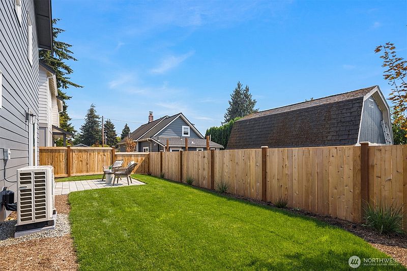 4th image of 2402 Cleveland Avenue #B