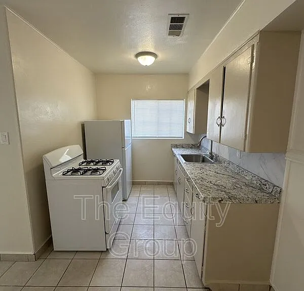 324 S Crespi Ave — Photo 6
