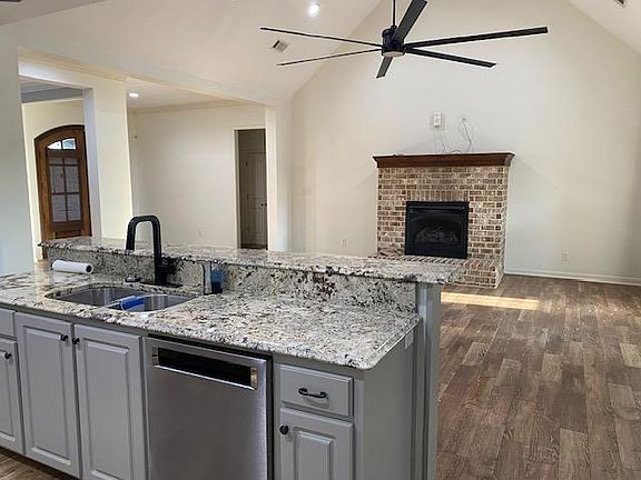 3rd image of 3 Caroline Cv