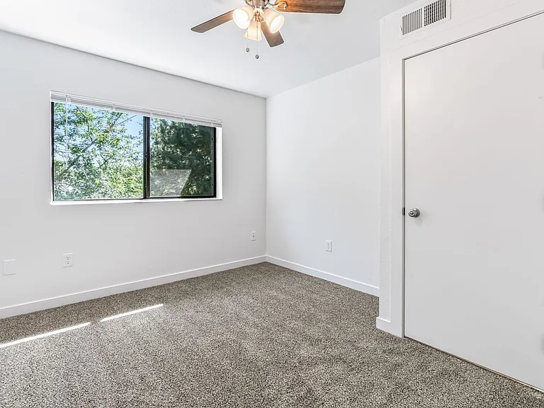 Hilton Street Apartments — Photo 52