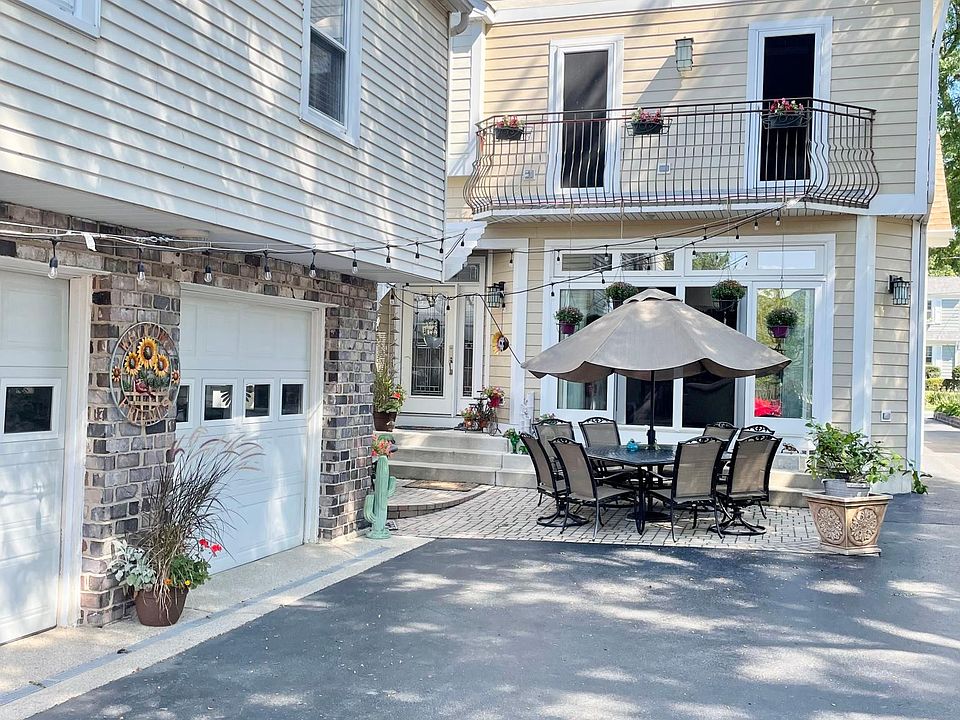 1st image of 324 Oak Terrace Ave #B