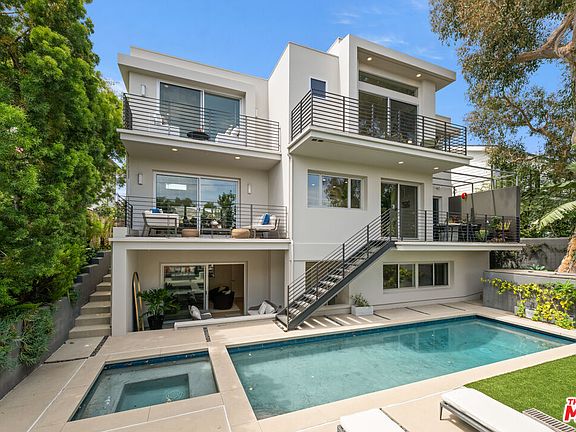 4th image of 928 Las Lomas Ave