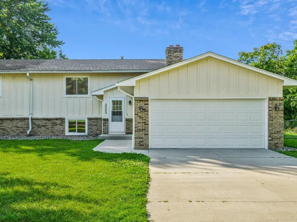 2523 Birchview Ln, Minnetonka, MN 55305