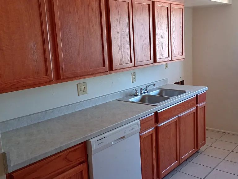 2704 E Water St — Photo 8