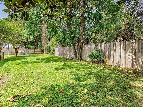 4th image of 6811 White Oak Dr